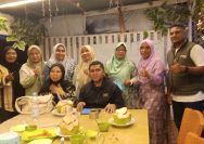 Hasby Yusuf anggota DPD RI dan ibu-ibu Muslimat NU Maluku Utara