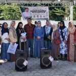 Foto bersama anggota DPD RI Hasby Yusuf dan ibu-ibu majelis taklim Halmahera Selatan