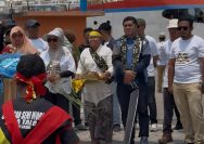 Suasana penjemputan anggota DPD RI dapil Maluku Utara, Hasby Yusuf